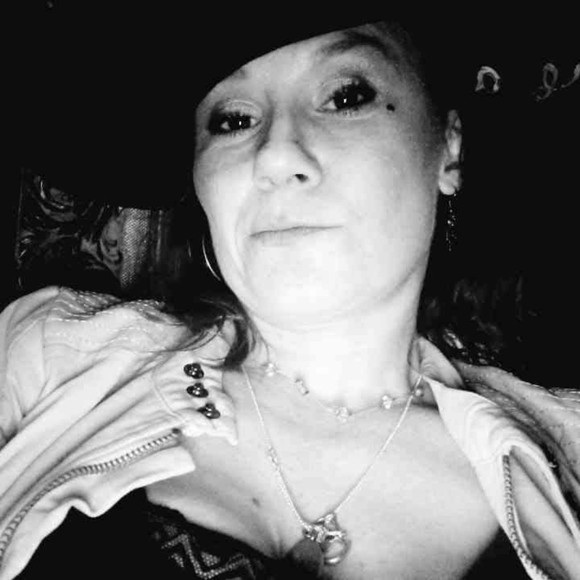 Meet your Posher, Lori - Picture 1 of 1